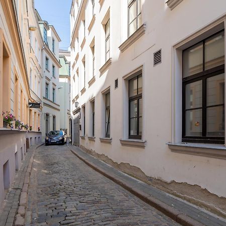 Spacious 1-Bedroom Apartment In The Heart Of Old Town Riga Esterno foto