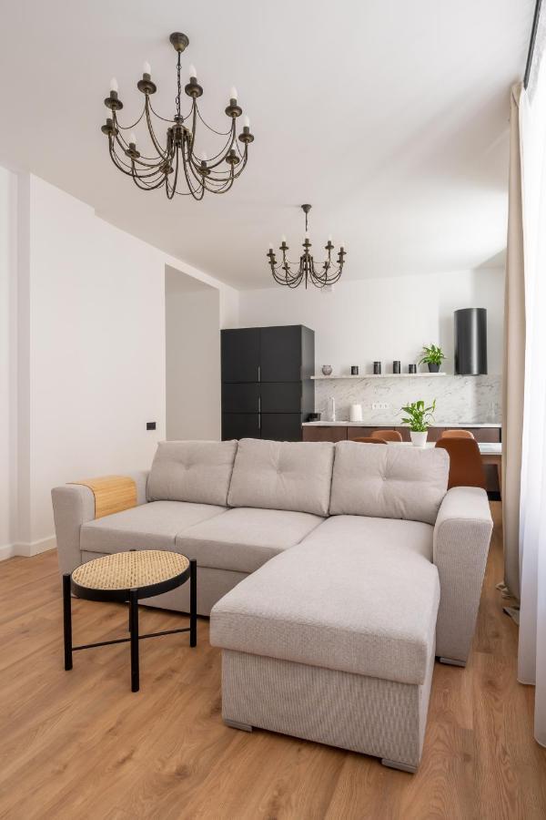 Spacious 1-Bedroom Apartment In The Heart Of Old Town Riga Esterno foto