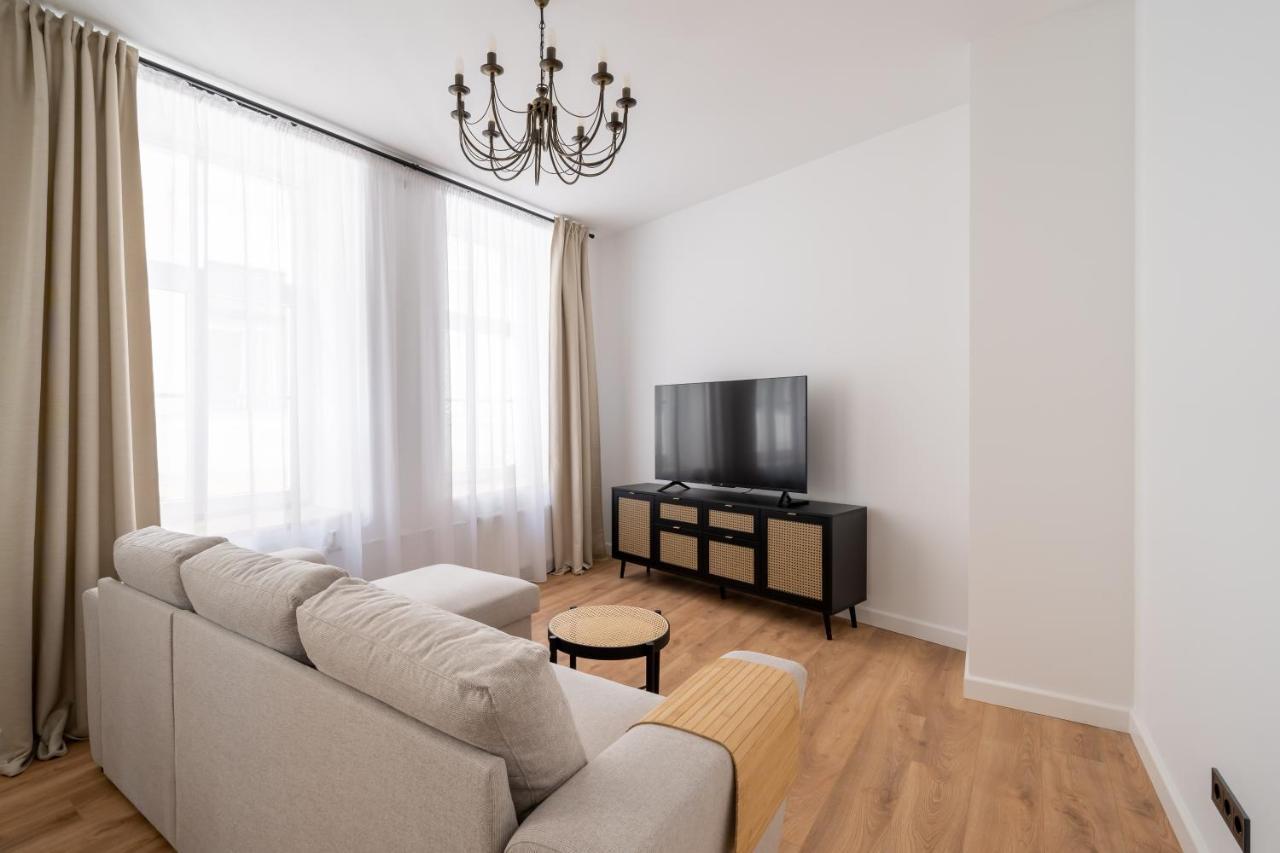 Spacious 1-Bedroom Apartment In The Heart Of Old Town Riga Esterno foto