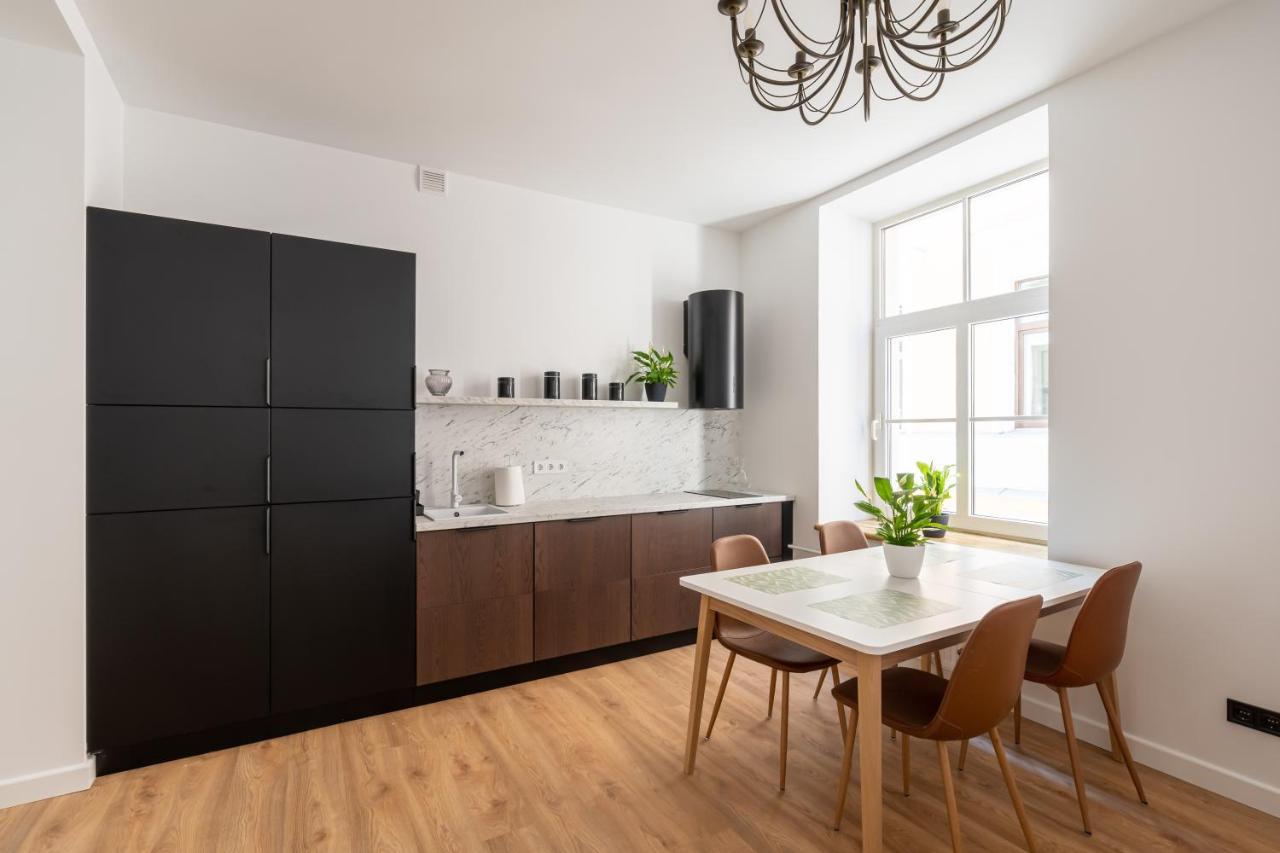 Spacious 1-Bedroom Apartment In The Heart Of Old Town Riga Esterno foto