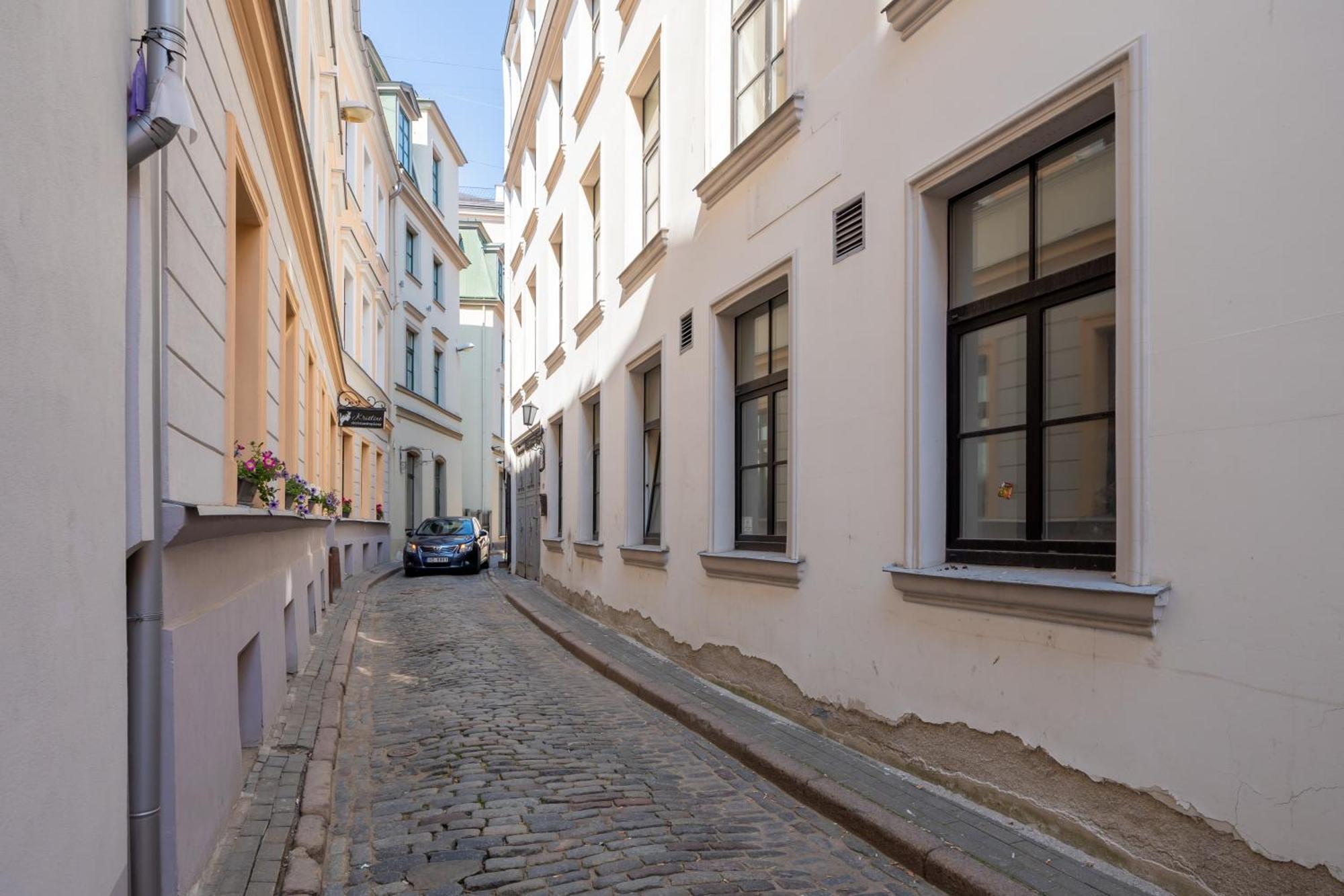 Spacious 1-Bedroom Apartment In The Heart Of Old Town Riga Esterno foto